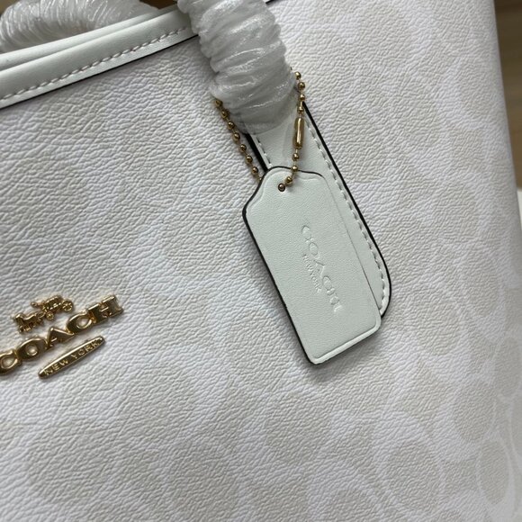 Coach City Tote Bag in Signature Canvas - Picture 8 of 10